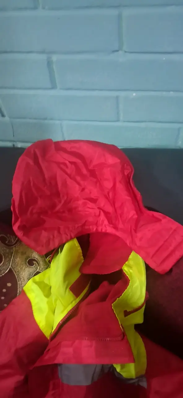 Chaqueta reflectante impermeable roja y amarilla - 5