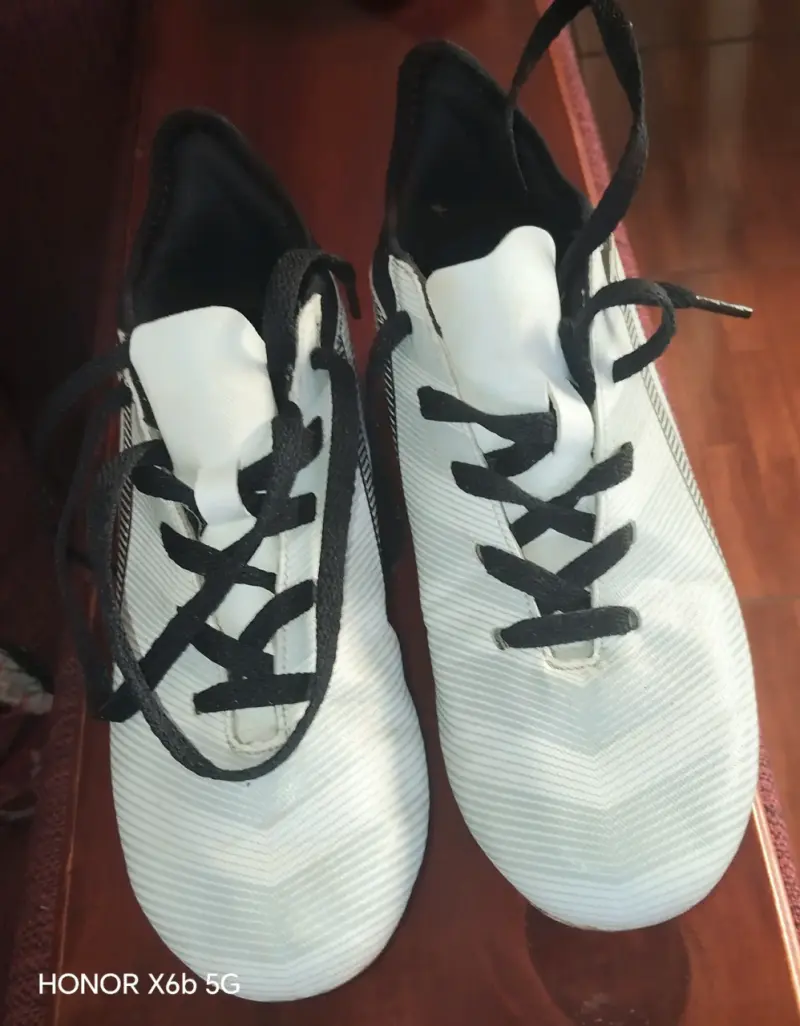 Zapatos de fútbol Umbro blancos número 33 - 2