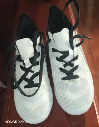 Zapatos de fútbol Umbro blancos número 33 - miniatura 2