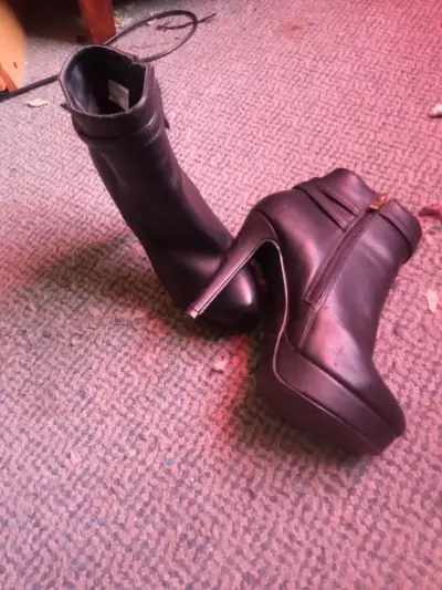 Botines negros con tacón - miniatura 3