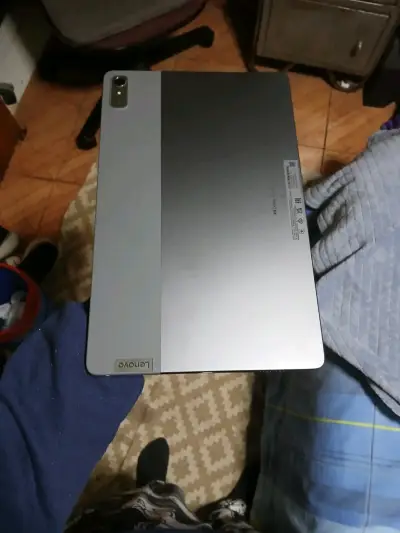 Tablet Lenovo con teclado removible - miniatura 2