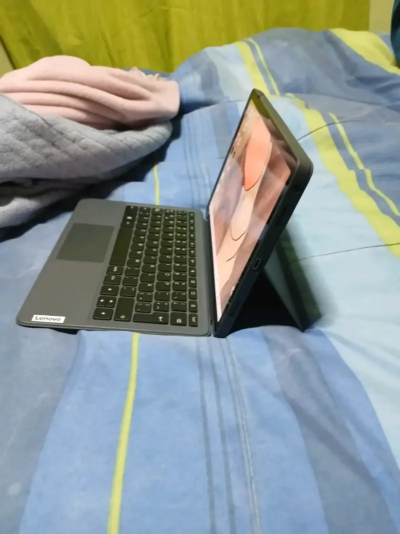 Tablet Lenovo con teclado removible - 6