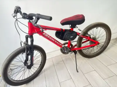 Bicicleta roja para niños - miniatura 1