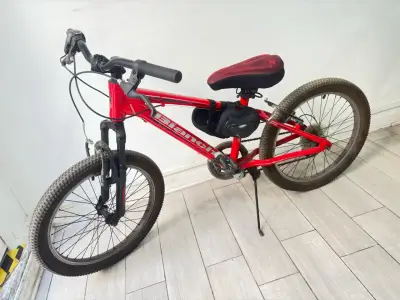Bicicleta roja para niños - miniatura 2