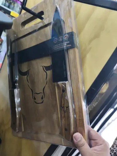 Set de cuchillos con tabla de madera marca Wayu - miniatura 1