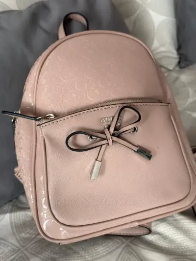 Mochila rosada Guess pequeña - miniatura 1