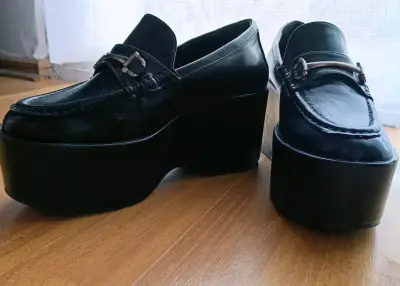 Zapatos mocasines negros con plataforma - miniatura 2