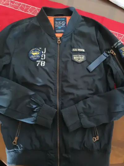 Chaqueta bomber azul con parches - miniatura 1