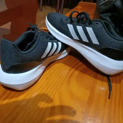 Zapatillas negras deportivas Adidas - miniatura 1