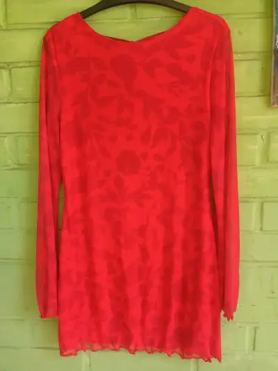 Vestido beige con volantes - miniatura 2