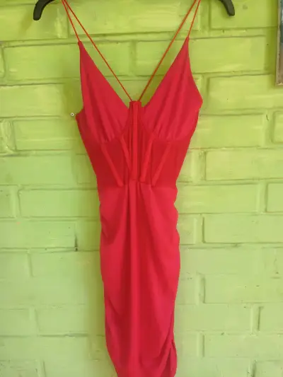 Vestido beige con volantes - miniatura 3