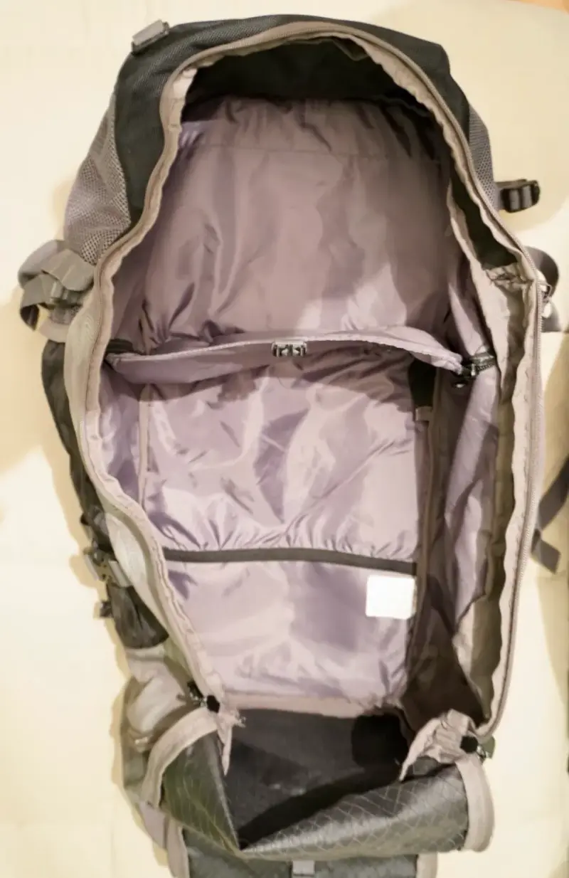 Mochila de senderismo 60L - 4