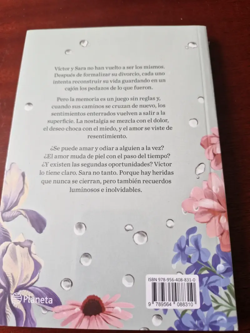 Libro 'Sigue Lloviendo' Alice Kellen - 2