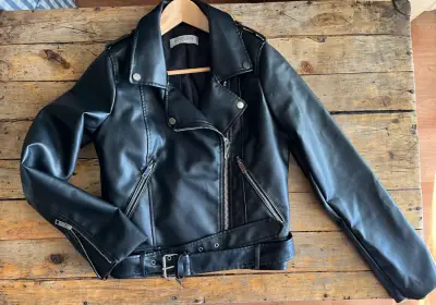 Chaqueta Biker de eco cuero negra - miniatura 5