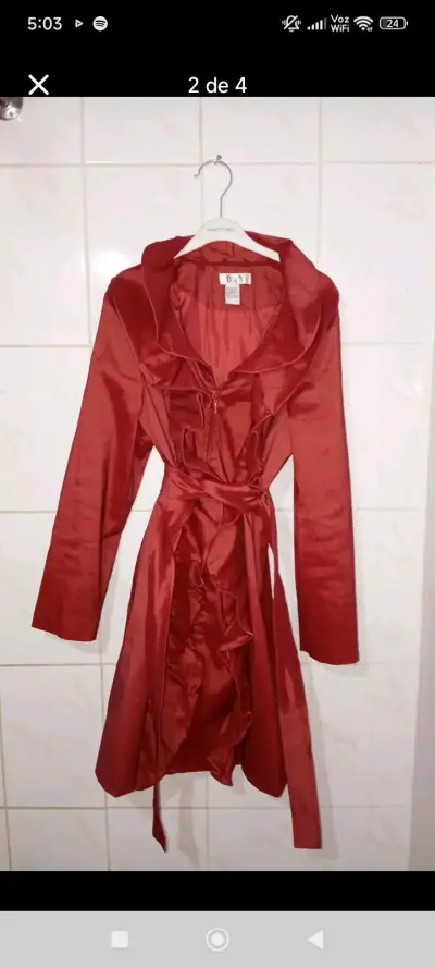 Abrigo rojo con volantes - miniatura 1