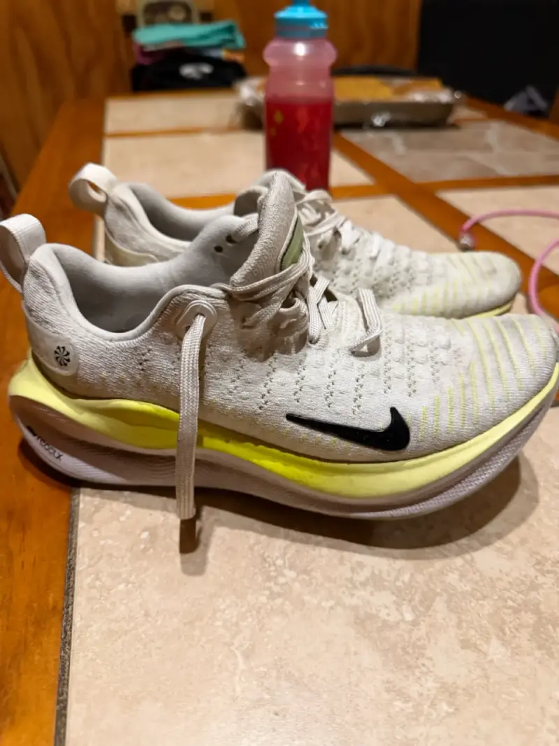 Zapatillas deportivas blancas con logo - 2