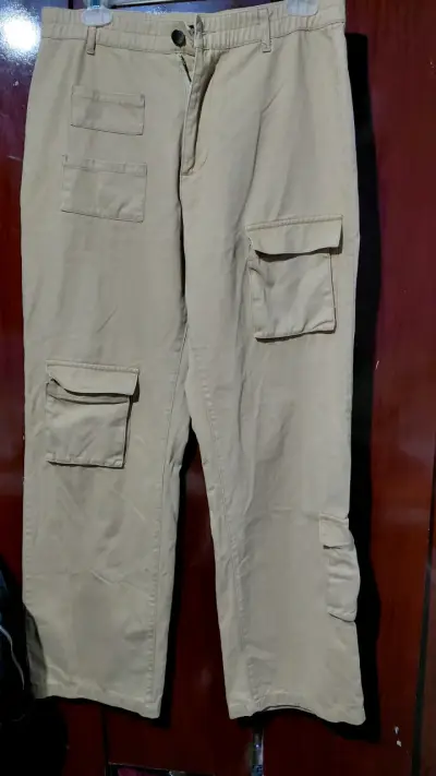 Pantalones cargo beige Forever21 - miniatura 1