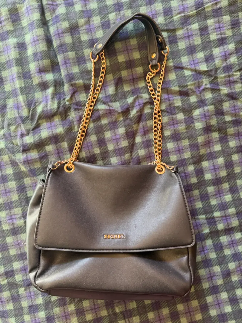 Cartera negra con cadena dorada - 2