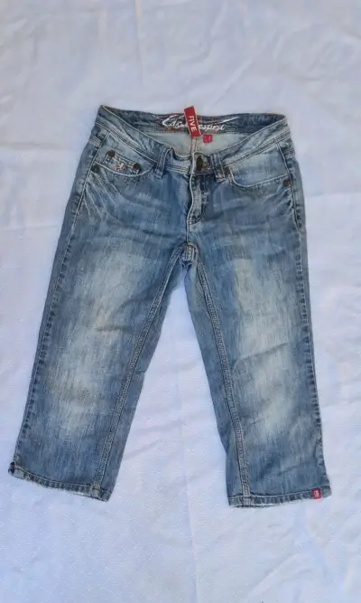 Jeans capri azul desgastado - miniatura 1