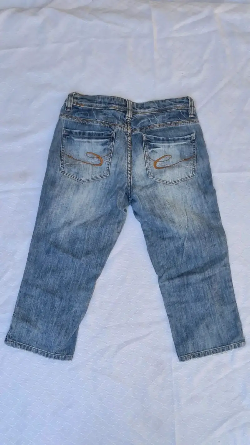Jeans capri azul desgastado - 2