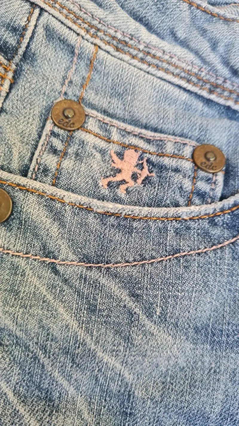 Jeans capri azul desgastado - 4