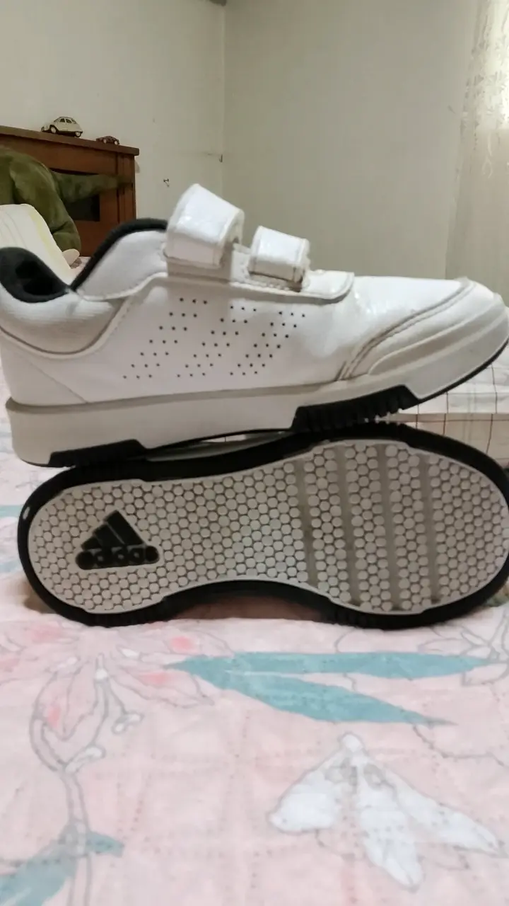 Zapatillas blancas con velcro - 2