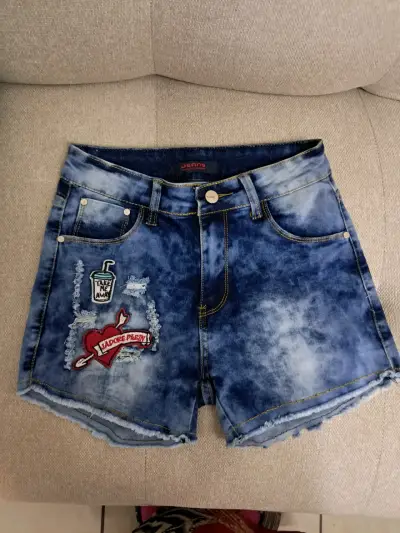 Shorts de mezclilla con parches - miniatura 1