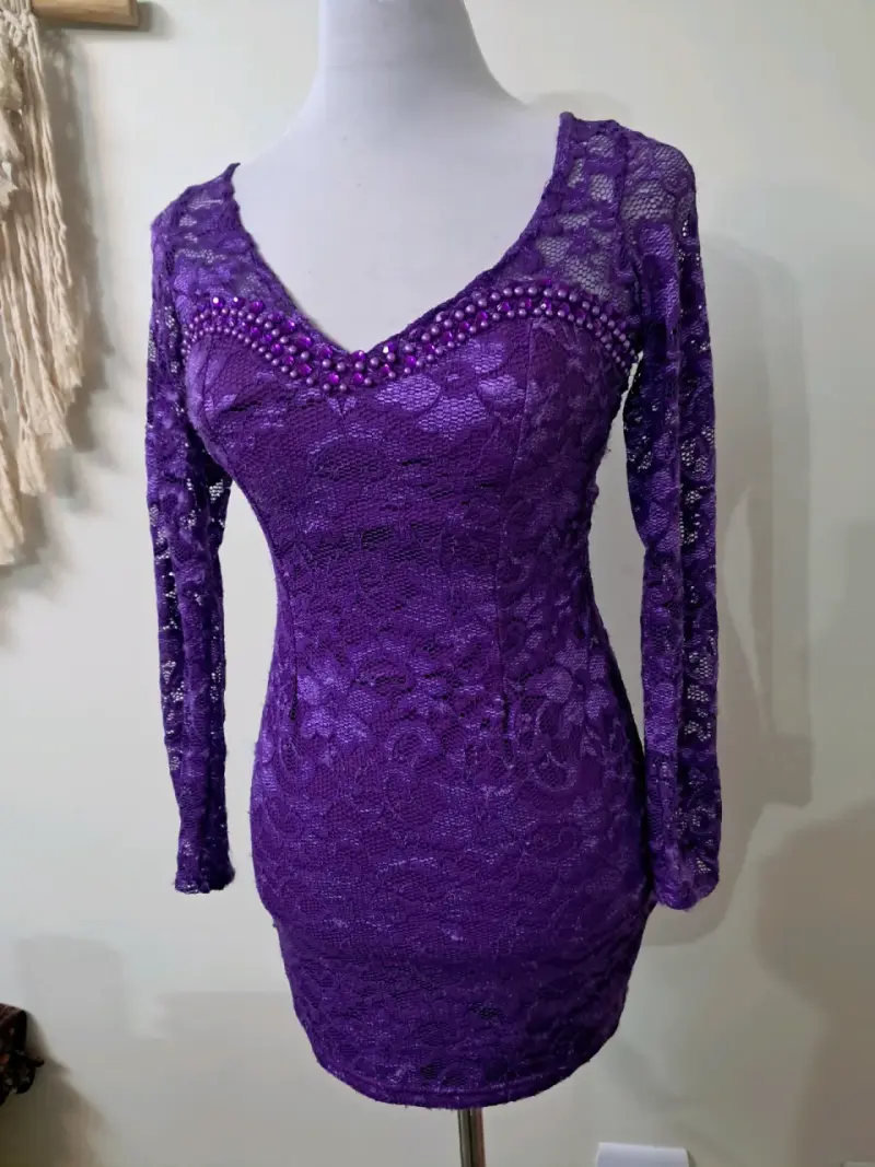 Vestido de encaje morado - 2