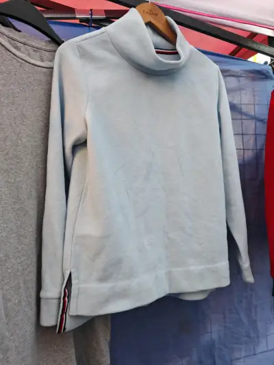 Sweater azul de cuello alto - miniatura 1