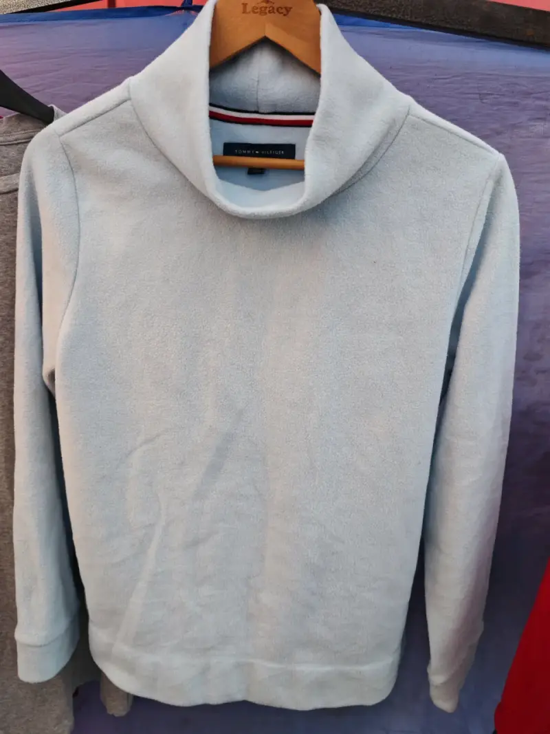 Sweater azul de cuello alto - 2