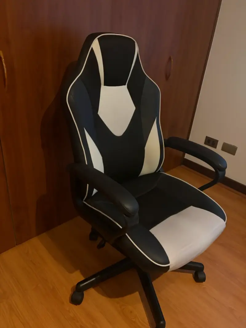Silla gamer ergonómica negro y blanco - 2