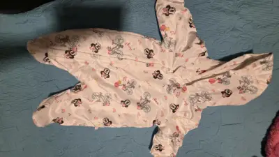 Parka negra con capucha de peluche - miniatura 3