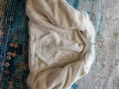 Chaqueta blanca con pelaje niña talla 2 a 3 años - miniatura 2