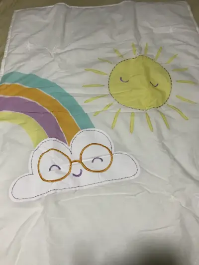 Edredón infantil con diseño arcoíris - miniatura 1