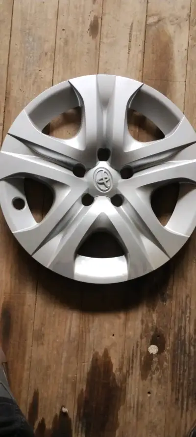 Juego de 4 Llantas Toyota con sus tapas - miniatura 2
