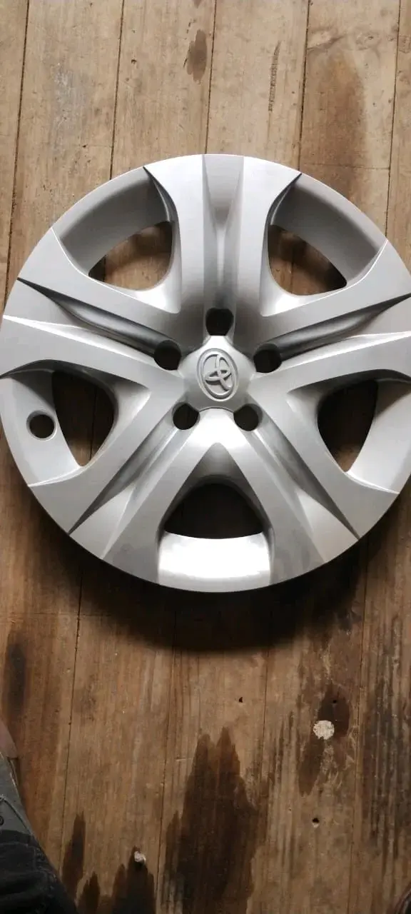 Juego de 4 Llantas Toyota con sus tapas - 5