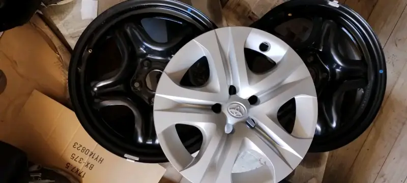 Juego de 4 Llantas Toyota con sus tapas - 6