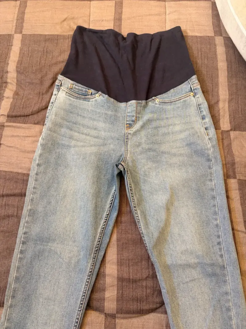 Jeans maternales azul claro y negro - 2