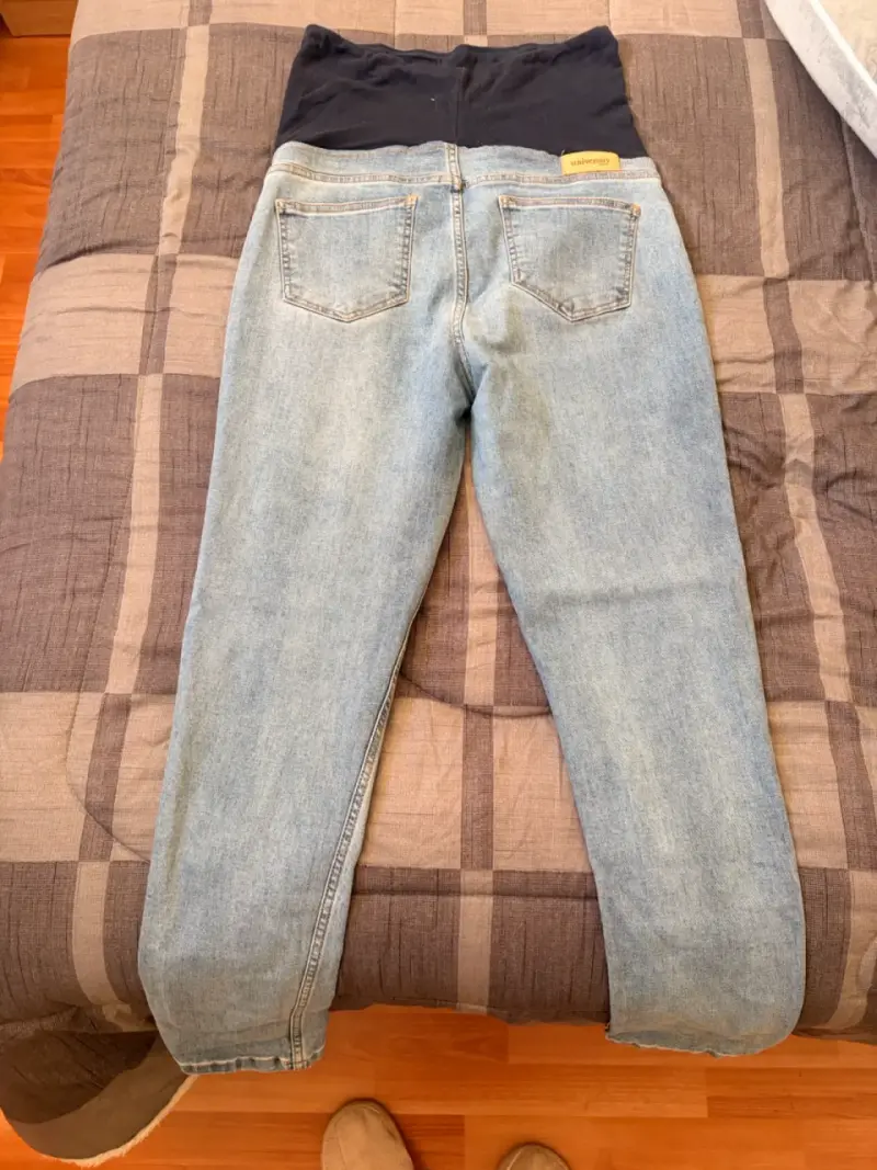 Jeans maternales azul claro y negro - 3