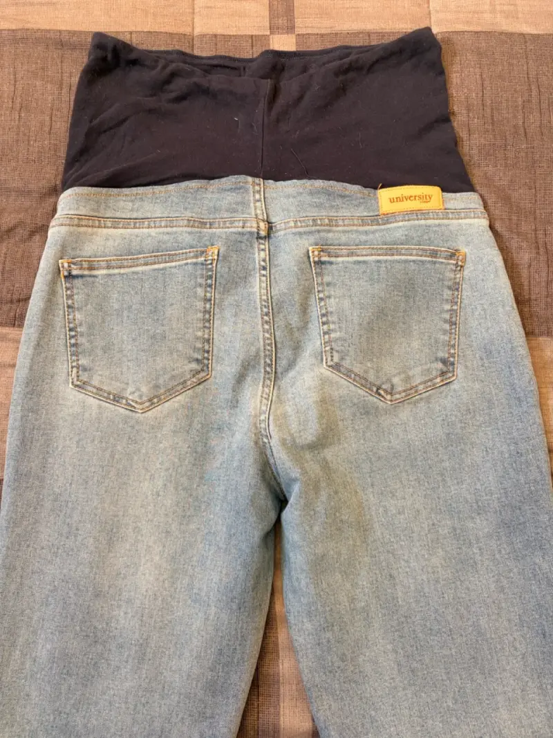 Jeans maternales azul claro y negro - 4