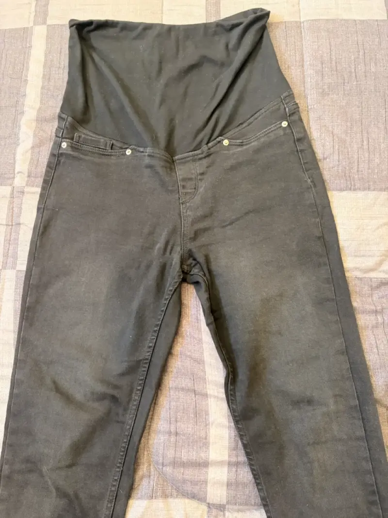Jeans maternales azul claro y negro - 6