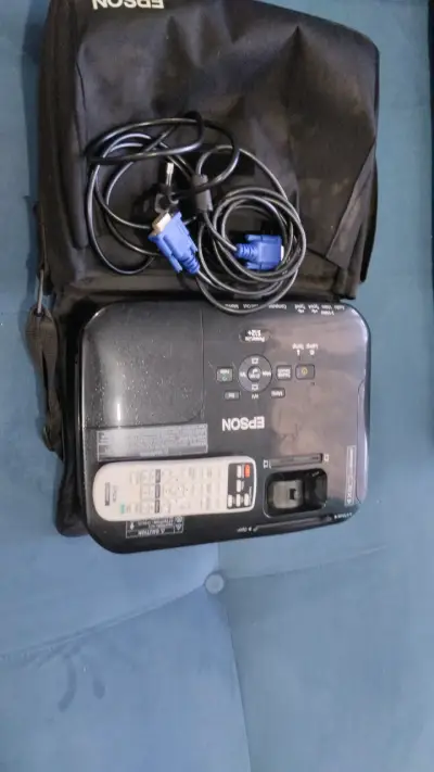 Proyector Epson con control remoto - miniatura 2