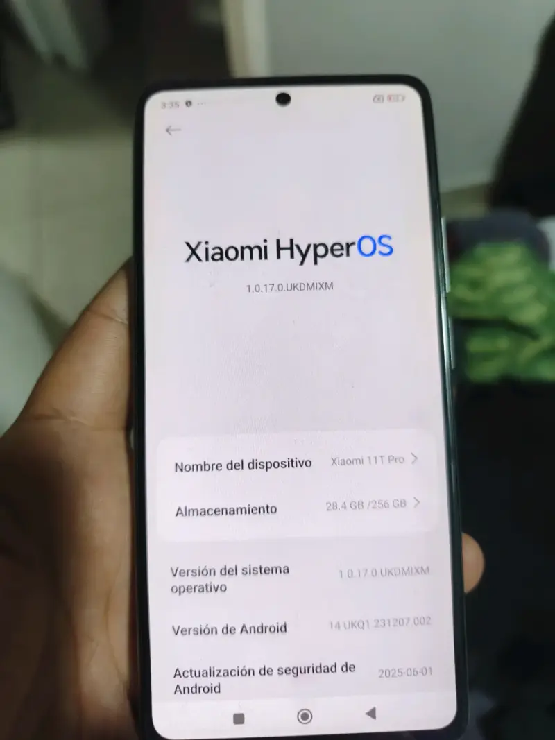 Teléfono Xiaomi con detalles - 3