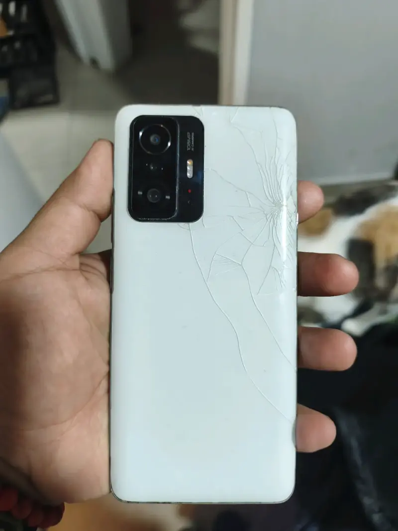 Teléfono Xiaomi con detalles - 5