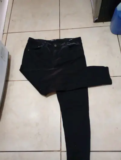 Jeans negros desgastados - miniatura 3