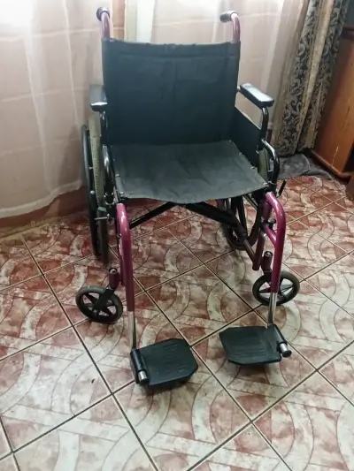 Silla de ruedas plegable - miniatura 2