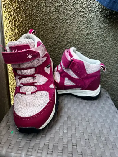 Zapatillas rosadas estilo Converse - miniatura 4