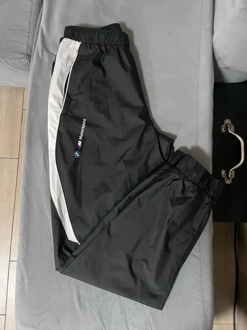 Pantalón deportivo negro y blanco - 3