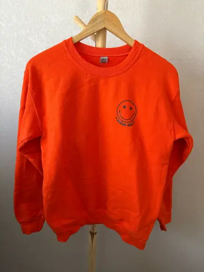 Polerón naranja con diseño sonriente - miniatura 1