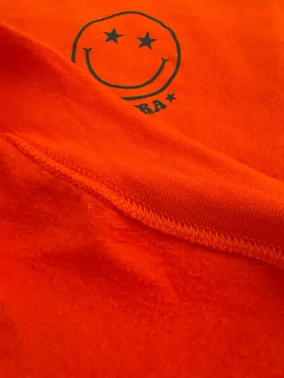 Polerón naranja con diseño sonriente - miniatura 4